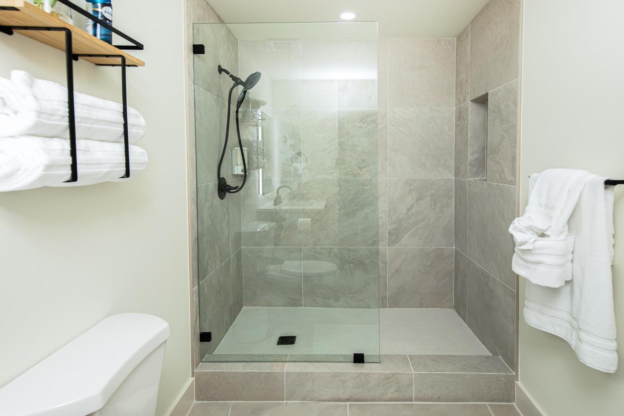 The Boho Bliss - Lakeview Elegance 3miles Downtown