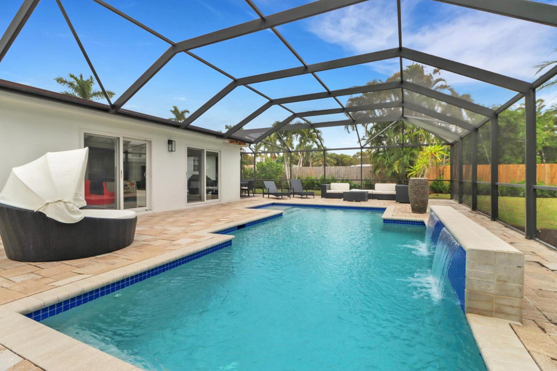 Pool In The Heart Of Naples! Holiday home *