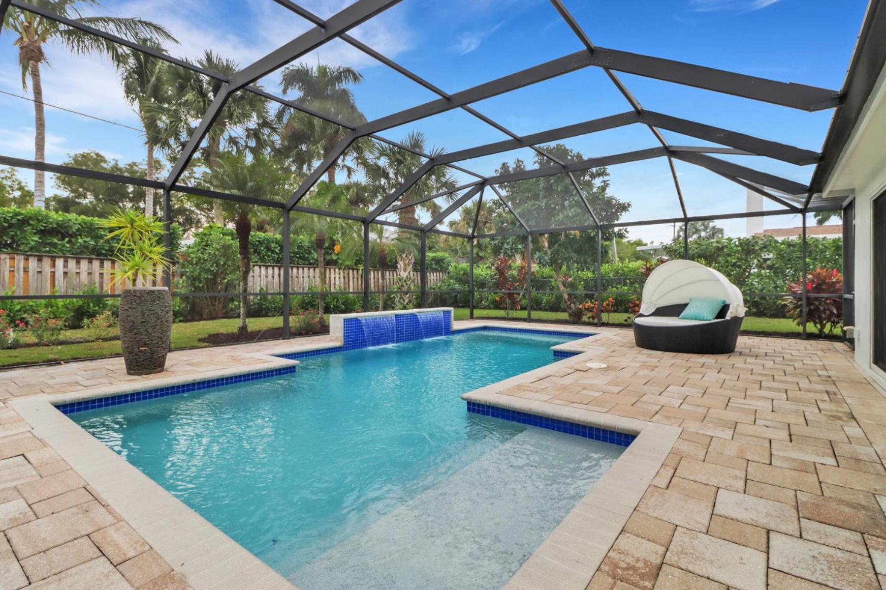 Pool In The Heart Of Naples! *