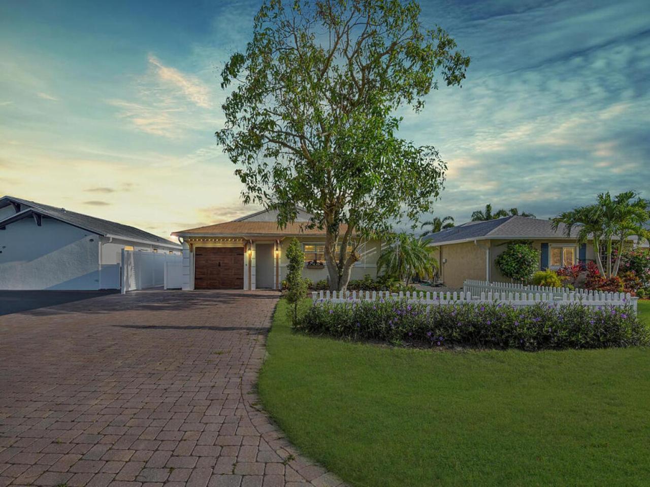 Amazing With Hot Tub Jacuzzi, Bbq, Pool Table - 1 Mile To Beach! * Naples