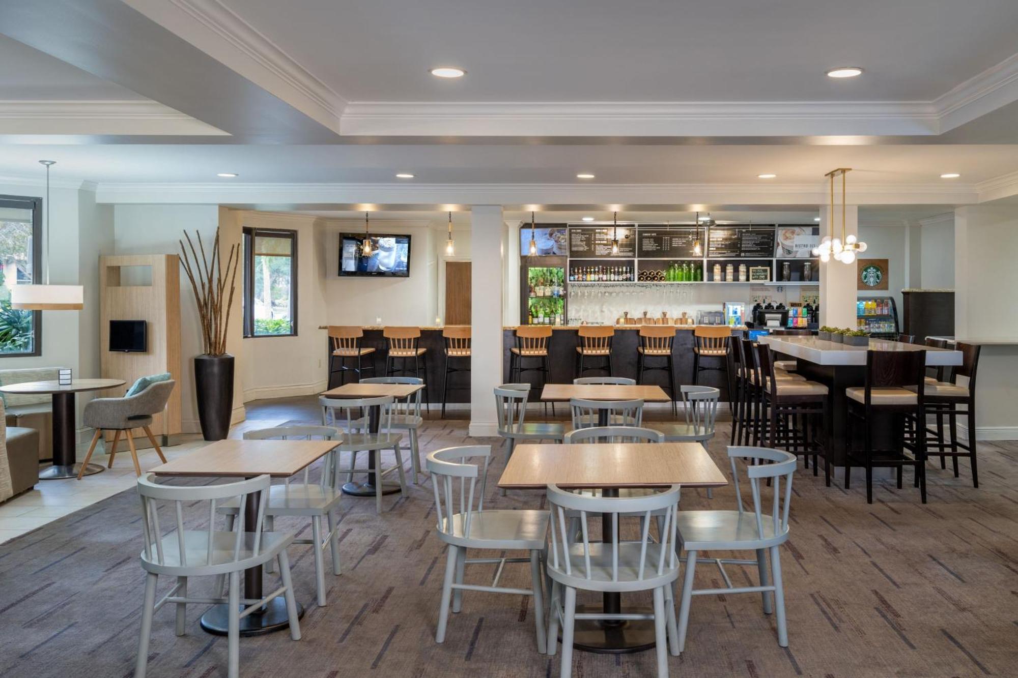 Courtyard By Marriott - 3* Naples