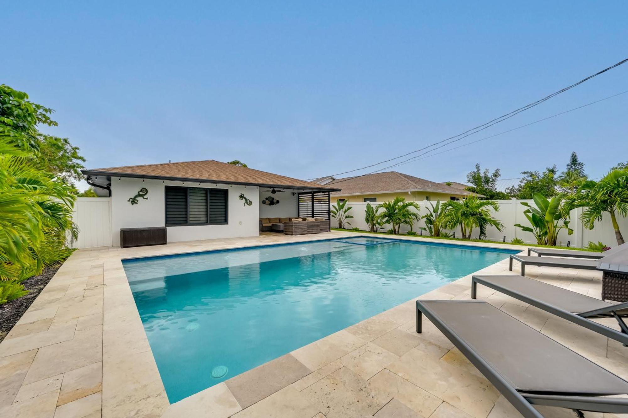 Walk To Getaway With Pool In Naples! *