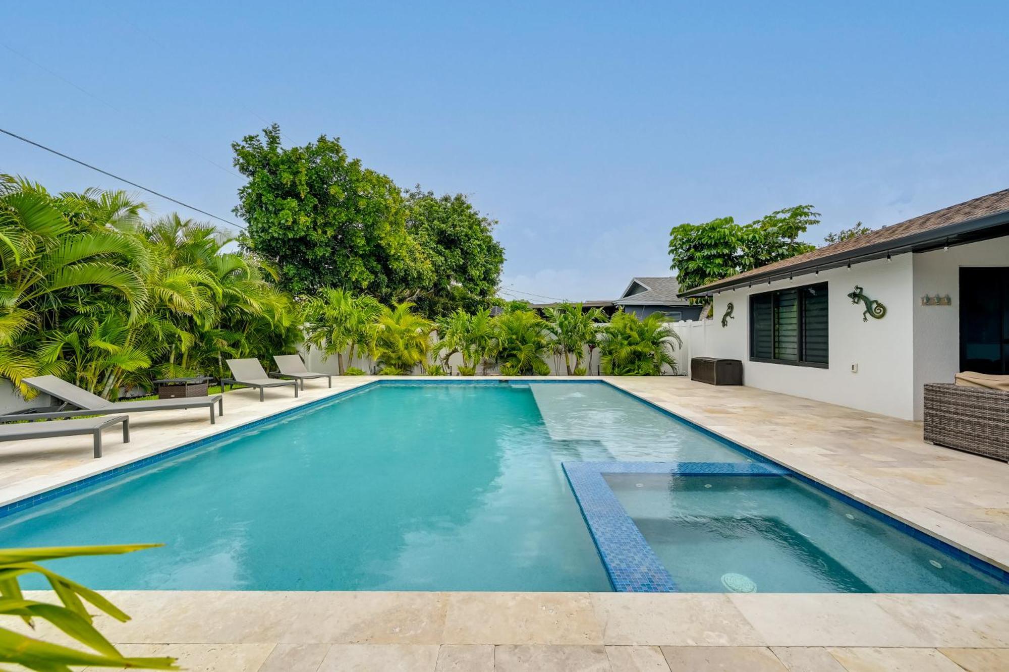 Holiday home Walk To Getaway With Pool In Naples! Naples