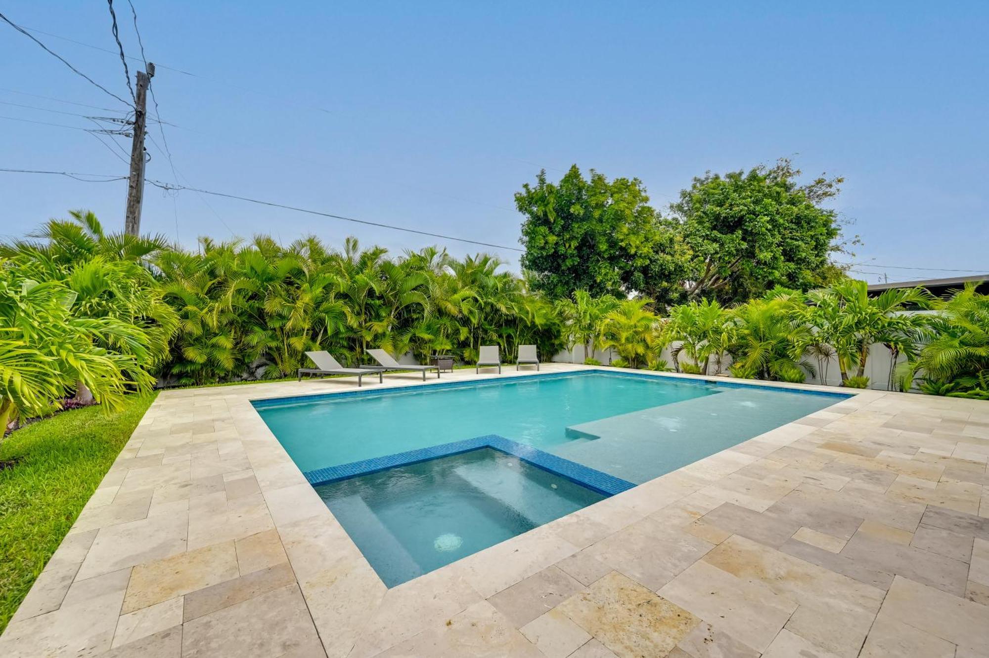 Holiday home Walk To Getaway With Pool In Naples! Naples