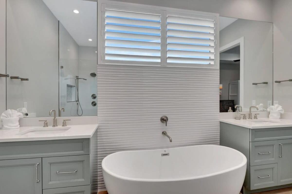 Timeless Sophistication Discover Coastal Chic Living Holiday home Naples