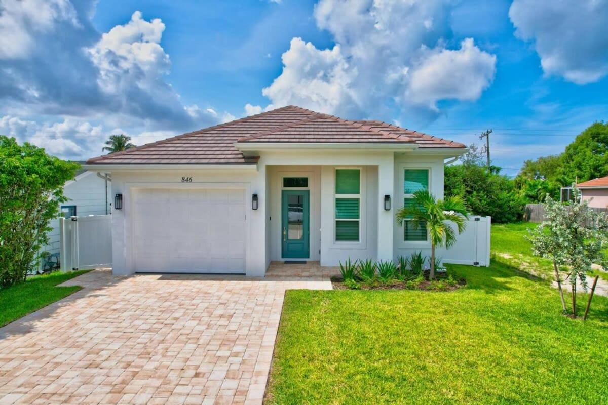Holiday home Timeless Sophistication Discover Coastal Chic Living Naples