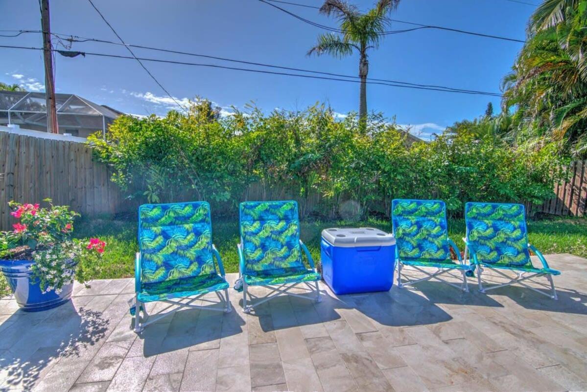 Newly Refurbished Park With A Heated Pool Holiday home Naples
