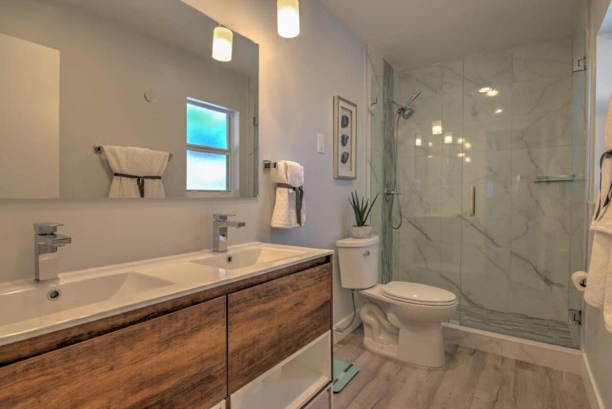 Newly Refurbished Park With A Heated Pool Naples