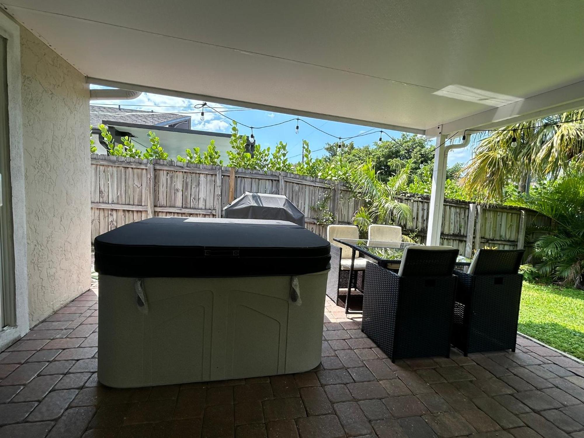 Amazing With Hot Tub Jacuzzi, Bbq, Pool Table - 1 Mile To Beach! Holiday home *