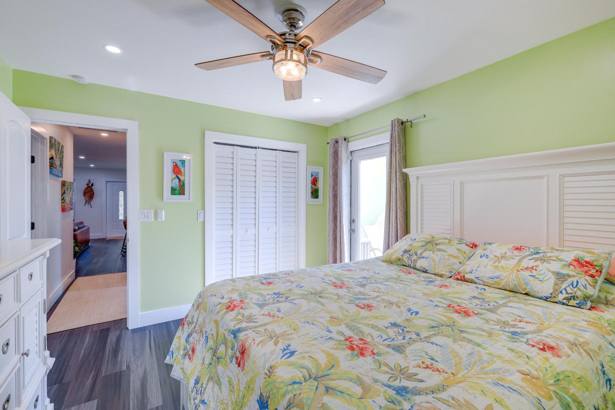 Tropical With Yard Near Beaches! *