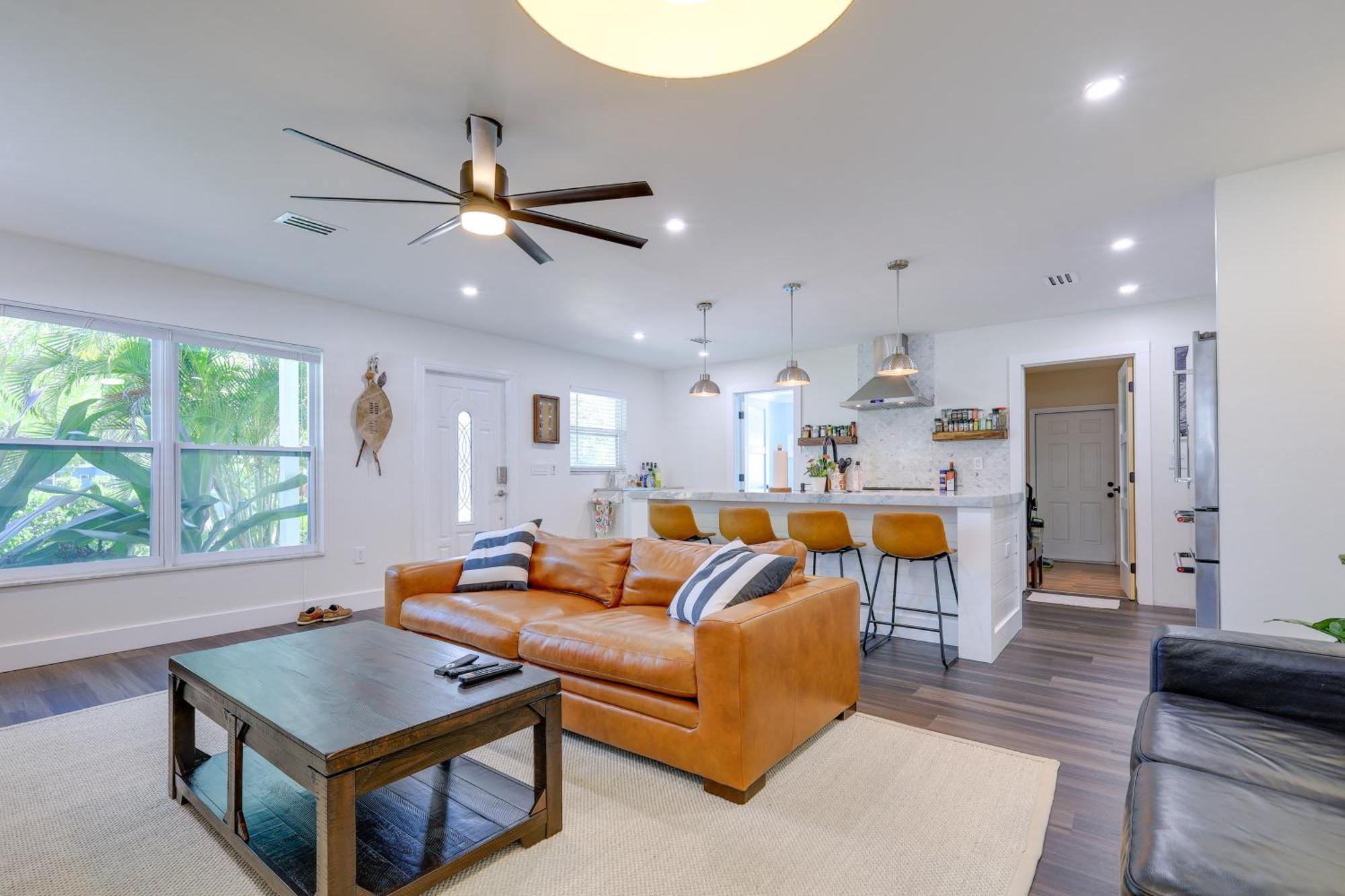 Tropical With Yard Near Beaches!