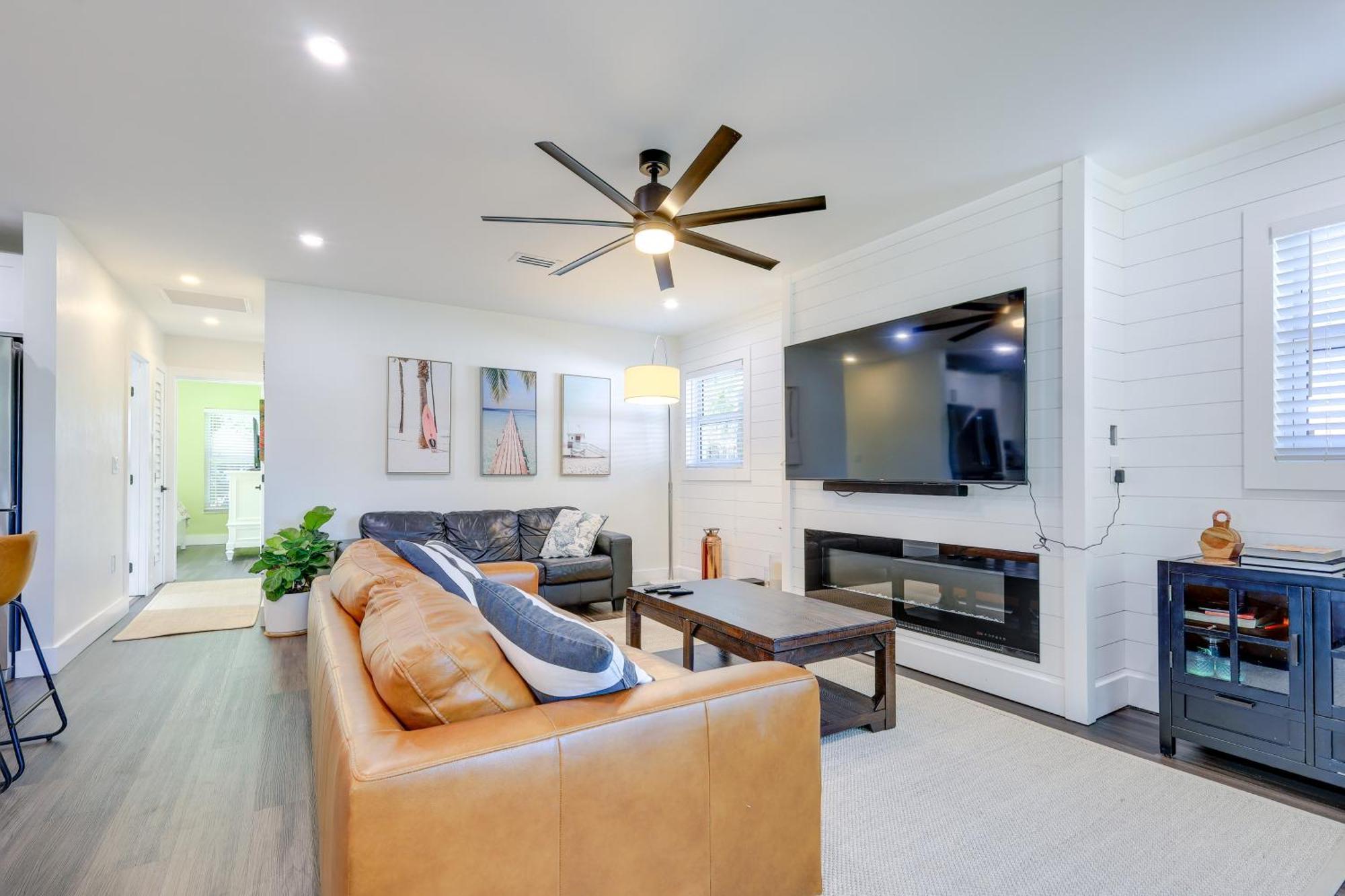 Tropical With Yard Near Beaches! *