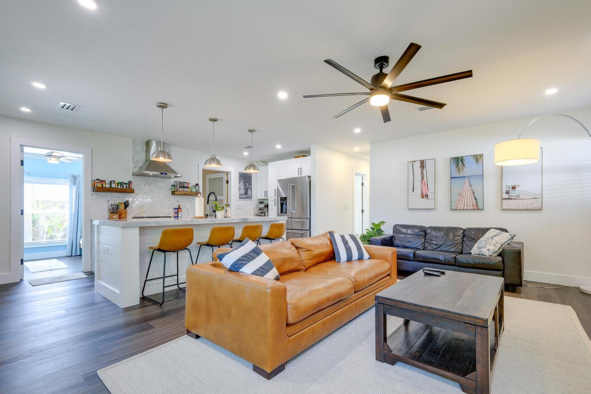 Tropical With Yard Near Beaches! *