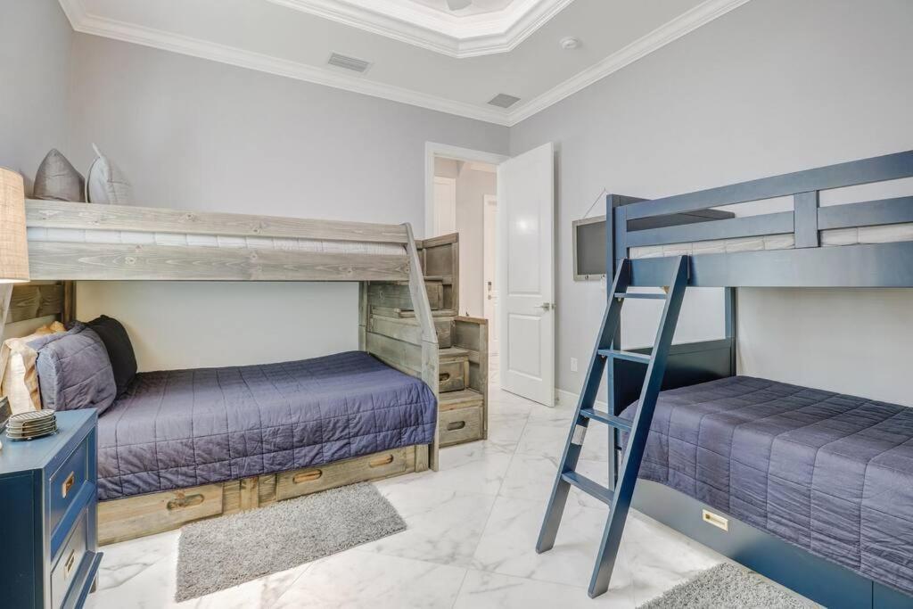 Luxe Home! Perfect For The Whole Family Holiday home Naples