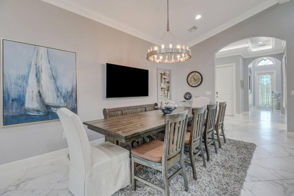 Luxe Home! Perfect For The Whole Family