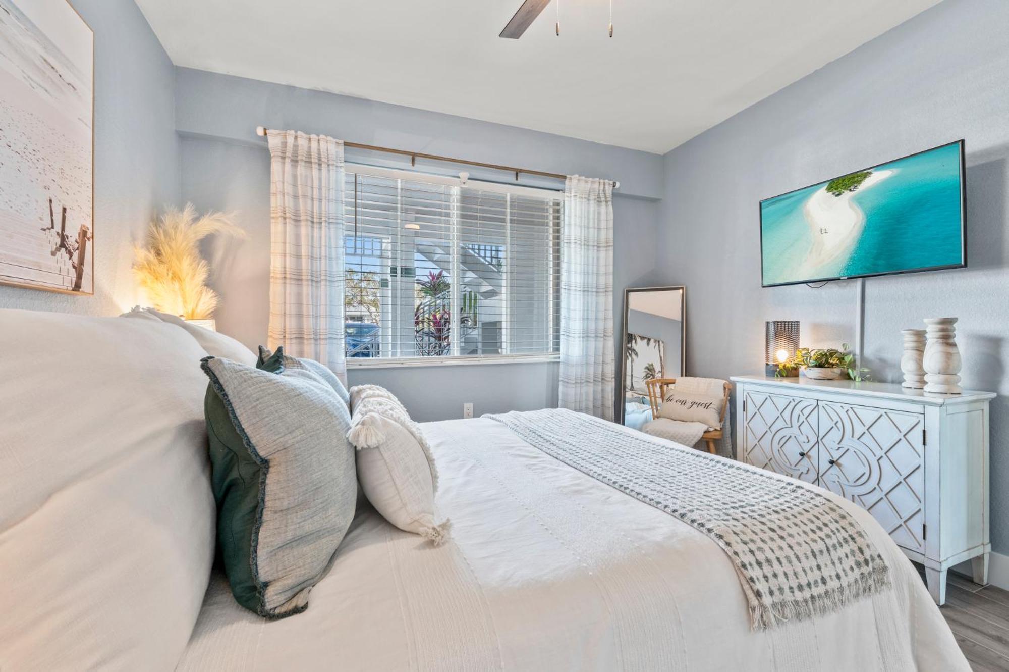 Serene Retreat: Golf-resort Pool-tennis-gym Apartment Naples