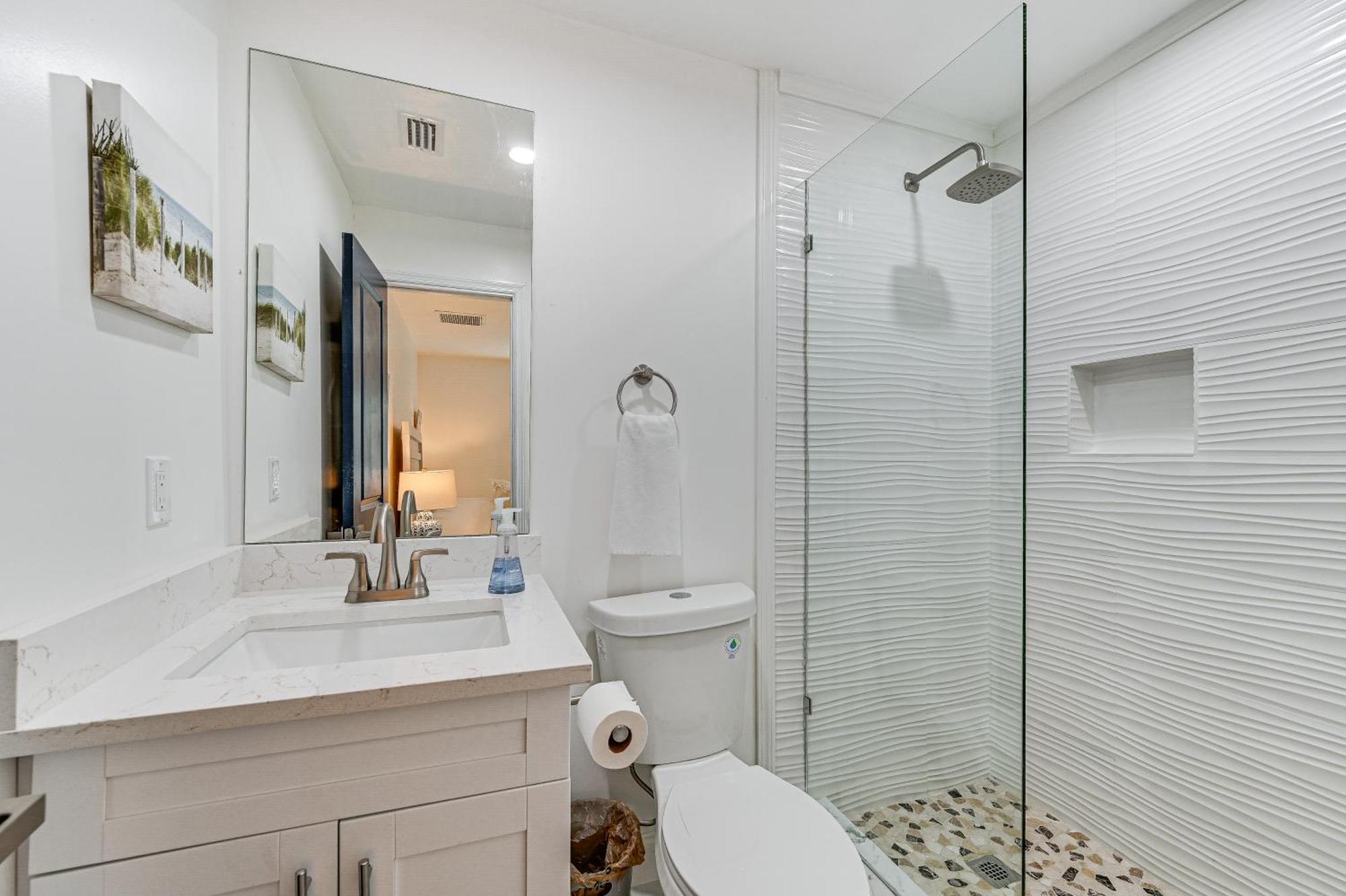 Escape With Furnished Patio And Private Pool!