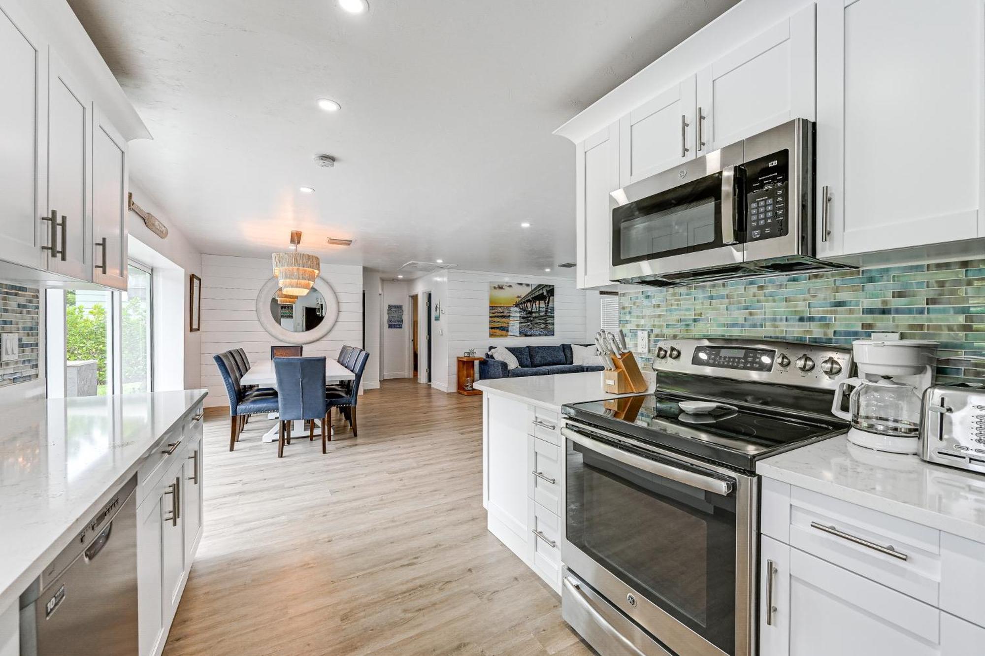 Holiday home Escape With Furnished Patio And Private Pool! *