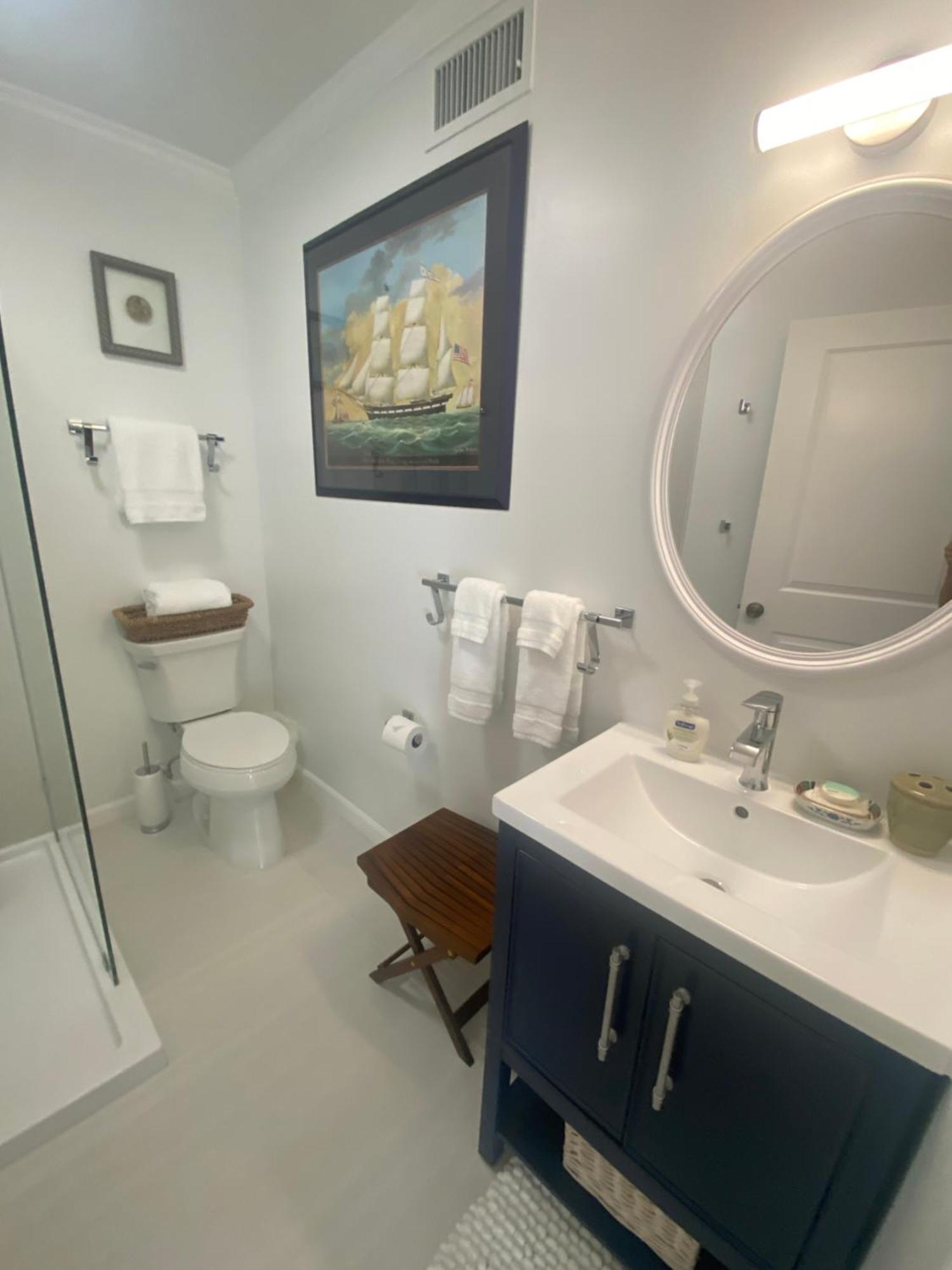 Apartment Closest To Vanderbilt Beach, New Remodel, Well Appointed, Bbq, Yard, Very Private Many Extras! Naples