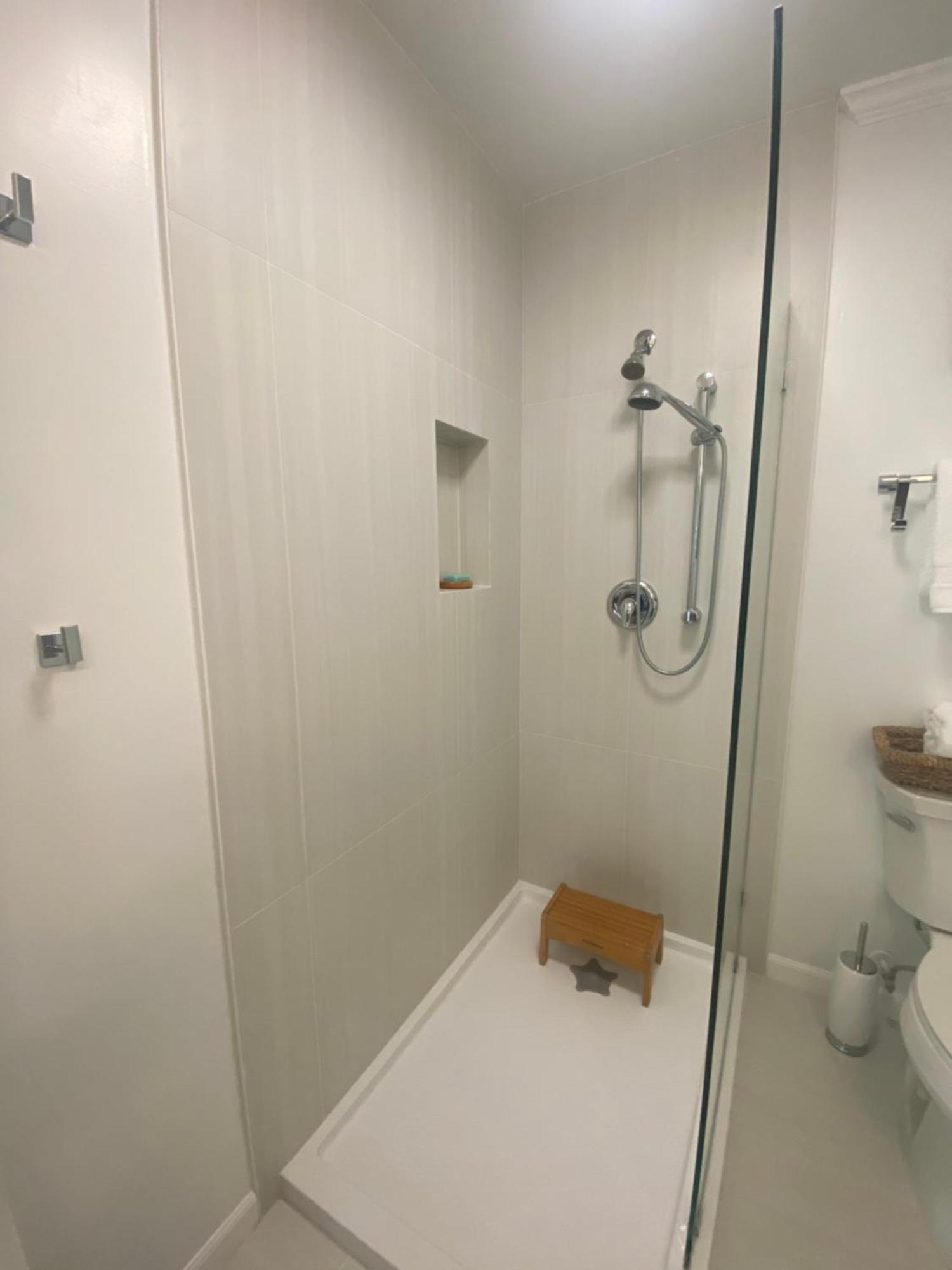 Apartment Closest To Vanderbilt Beach, New Remodel, Well Appointed, Bbq, Yard, Very Private Many Extras! Naples