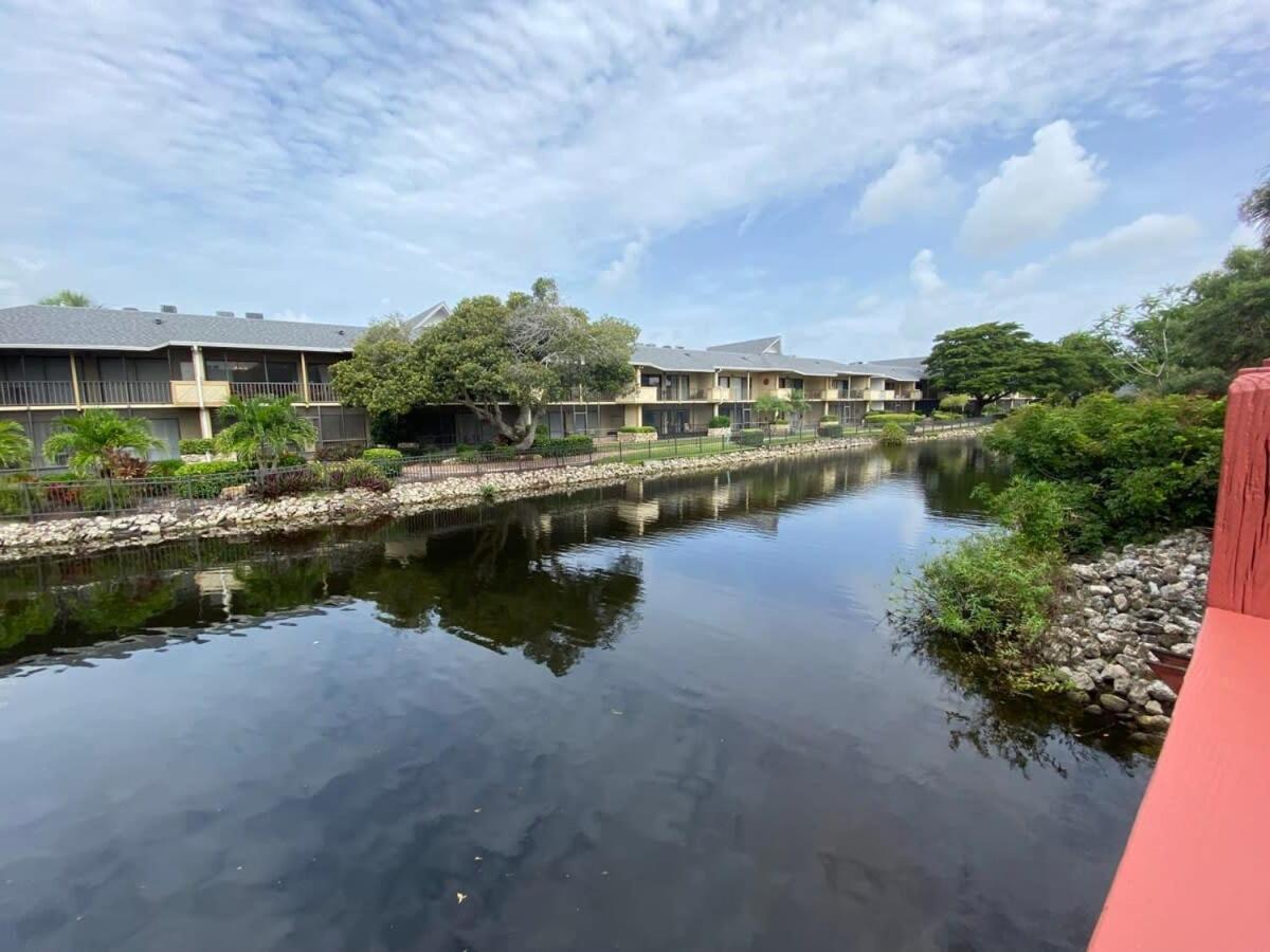 Holiday home Park Shore - Pool & Bar Close To