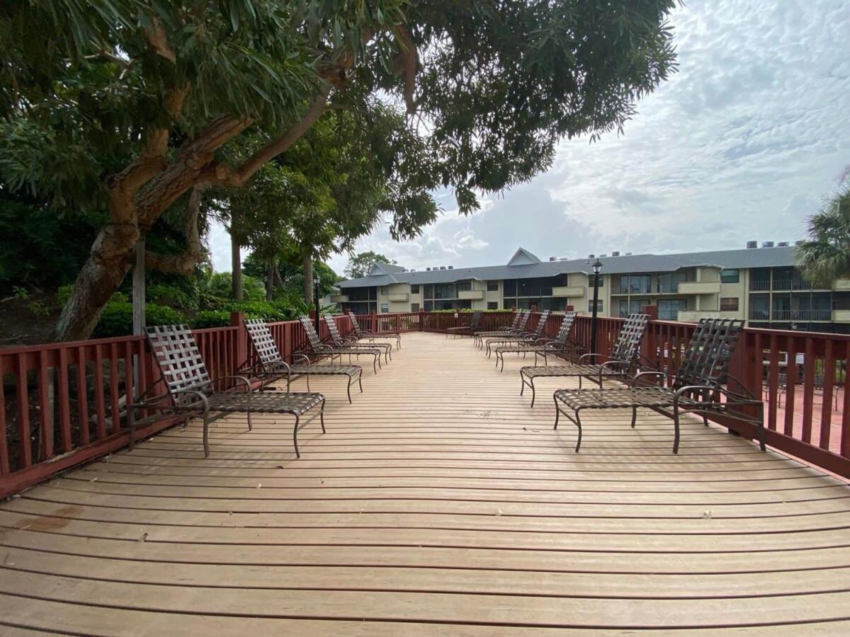Holiday home Park Shore - Pool & Bar Close To