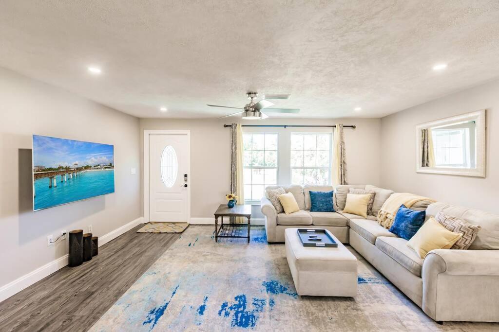 Renovated With Seasonally Heated Pool Naples