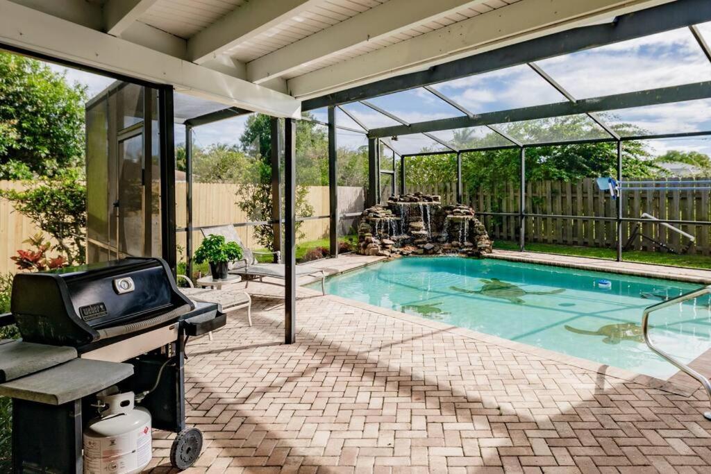 Renovated With Seasonally Heated Pool Holiday home