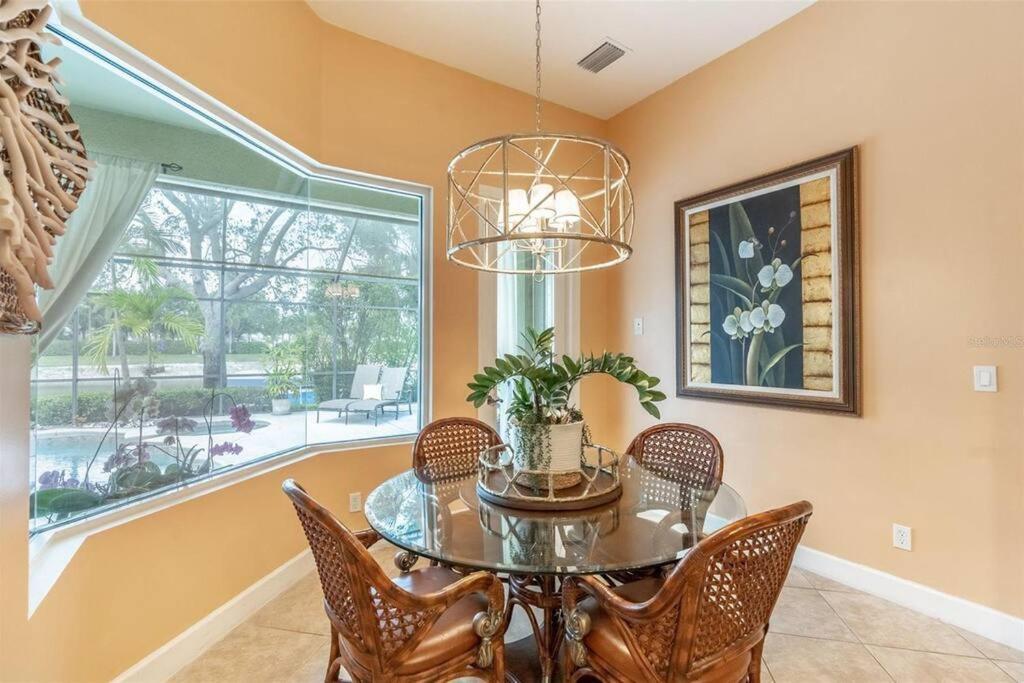 The Hideaway! Villa Naples