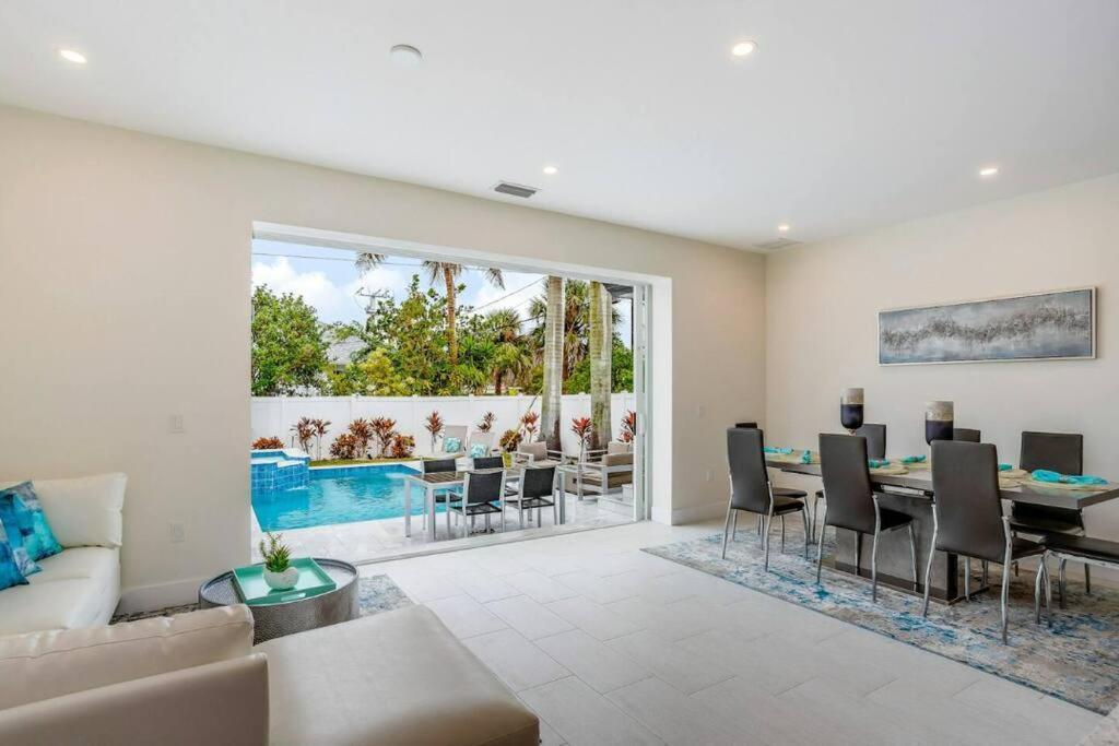Close2beach, Sleeps 11, Pool, Firepit, Bikes, Patio *