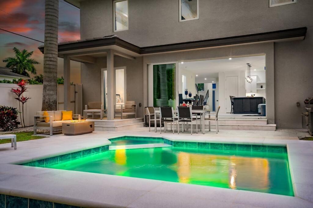 Close2beach, Sleeps 11, Pool, Firepit, Bikes, Patio * Naples