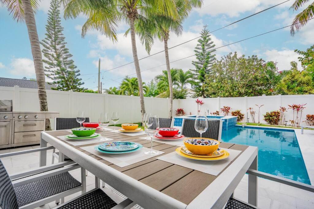 Close2beach, Sleeps 11, Pool, Firepit, Bikes, Patio * Naples