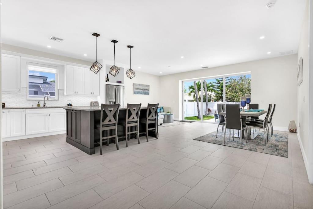 Close2beach, Sleeps 11, Pool, Firepit, Bikes, Patio * Naples