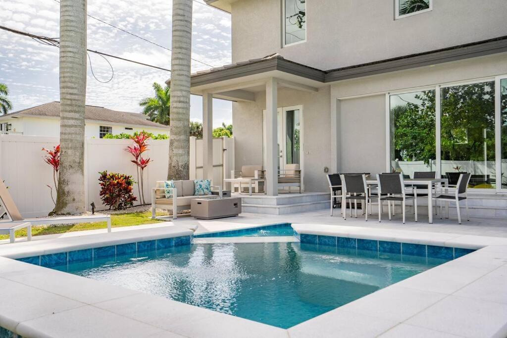 Close2beach, Sleeps 11, Pool, Firepit, Bikes, Patio Holiday home Naples