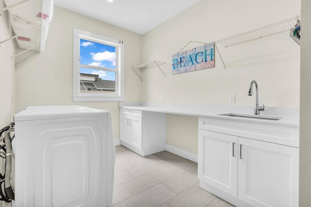 Close2beach, Sleeps 11, Pool, Firepit, Bikes, Patio *