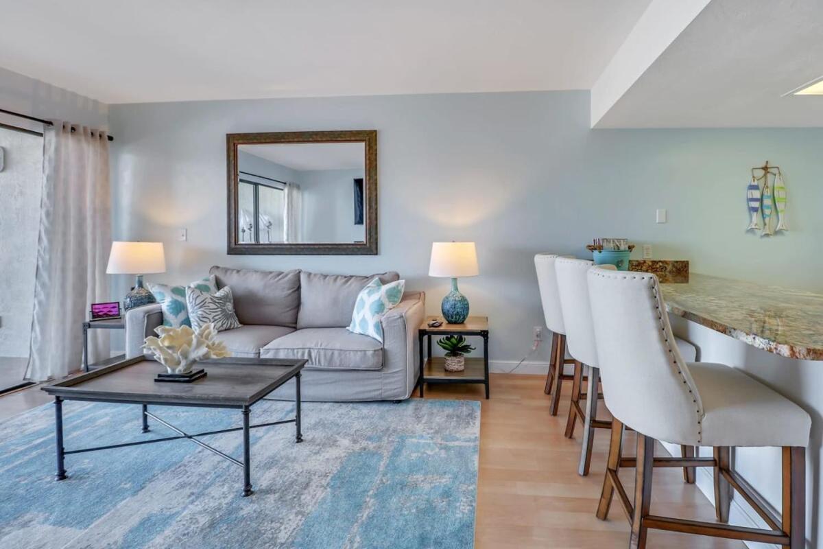 Cozy With Pool Steps From Vanderbilt Holiday home Naples
