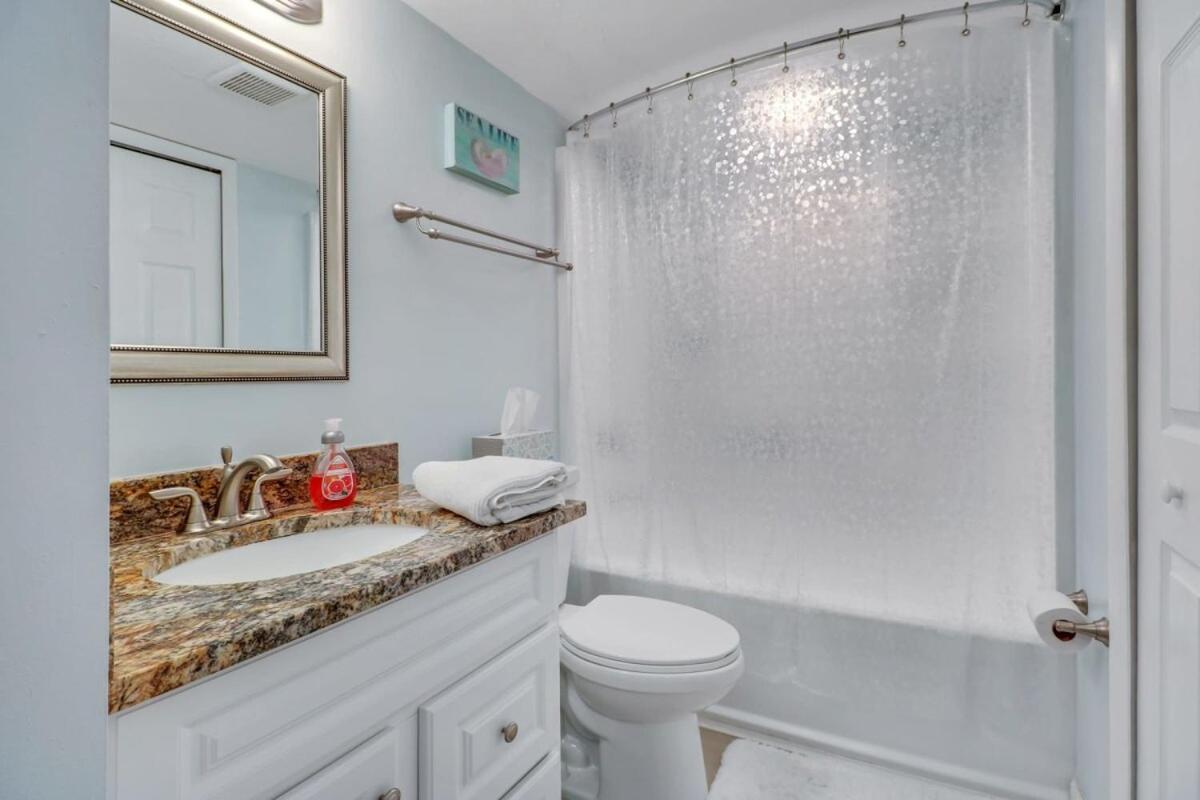 Cozy With Pool Steps From Vanderbilt *