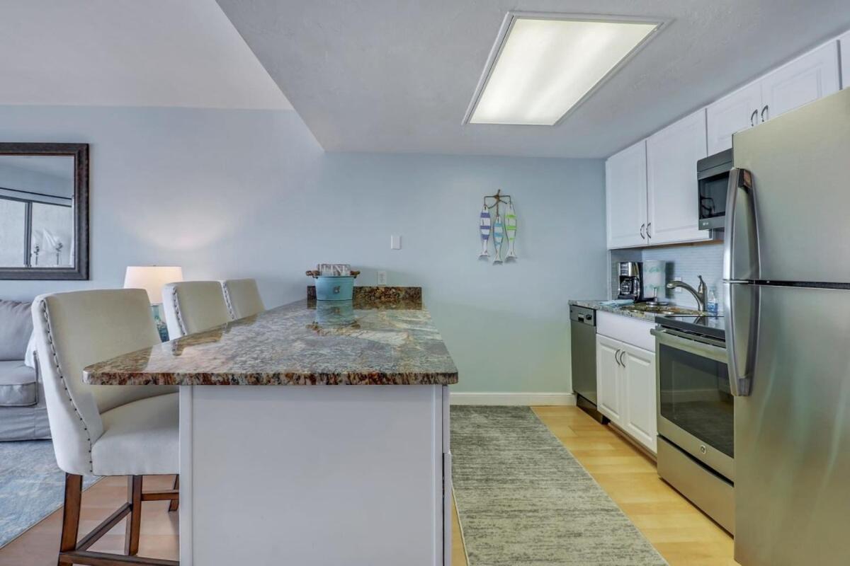 Cozy With Pool Steps From Vanderbilt Holiday home