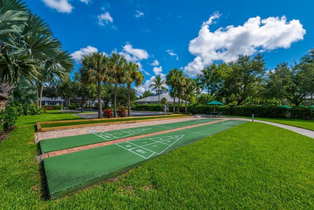 Serene Retreat: Golf-resort Pool-tennis-gym Apartment Naples