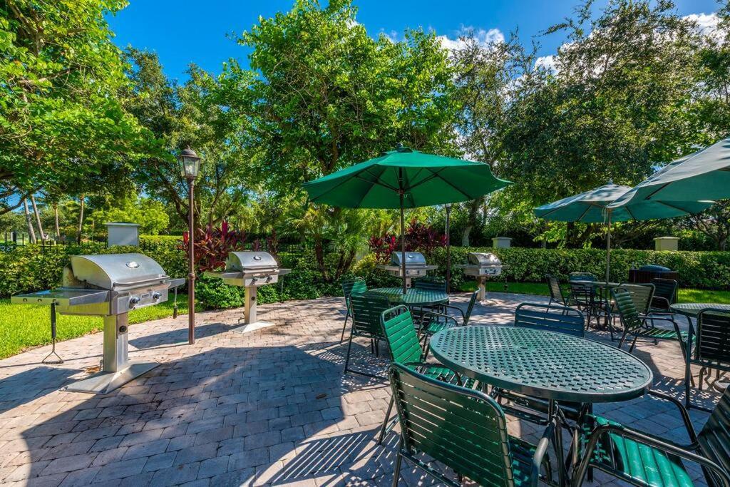 Serene Retreat: Golf-resort Pool-tennis-gym Naples
