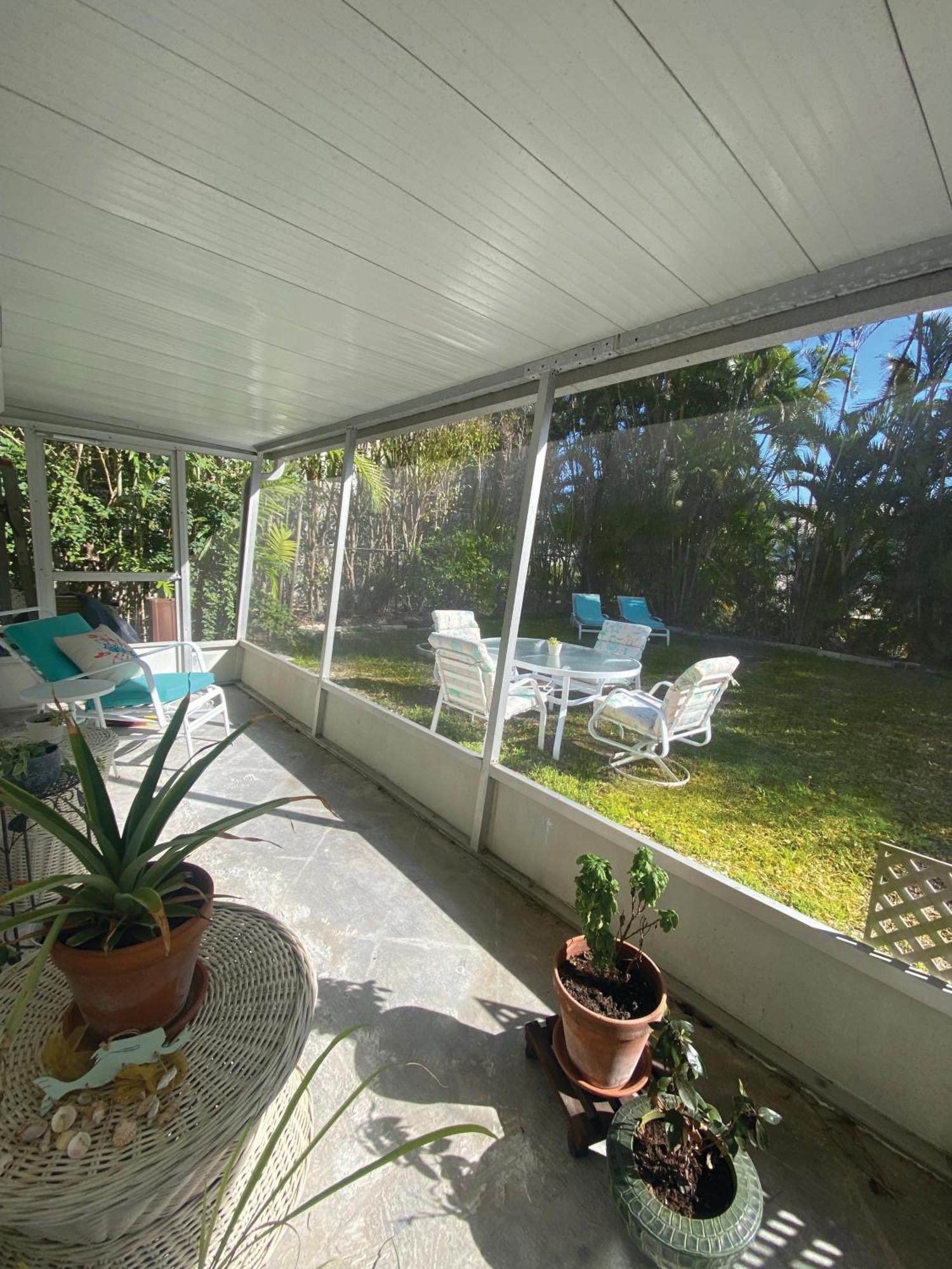 Apartment Closest 1br To Vanderbilt Beach, Full Kitchen With Dishwasher, New!