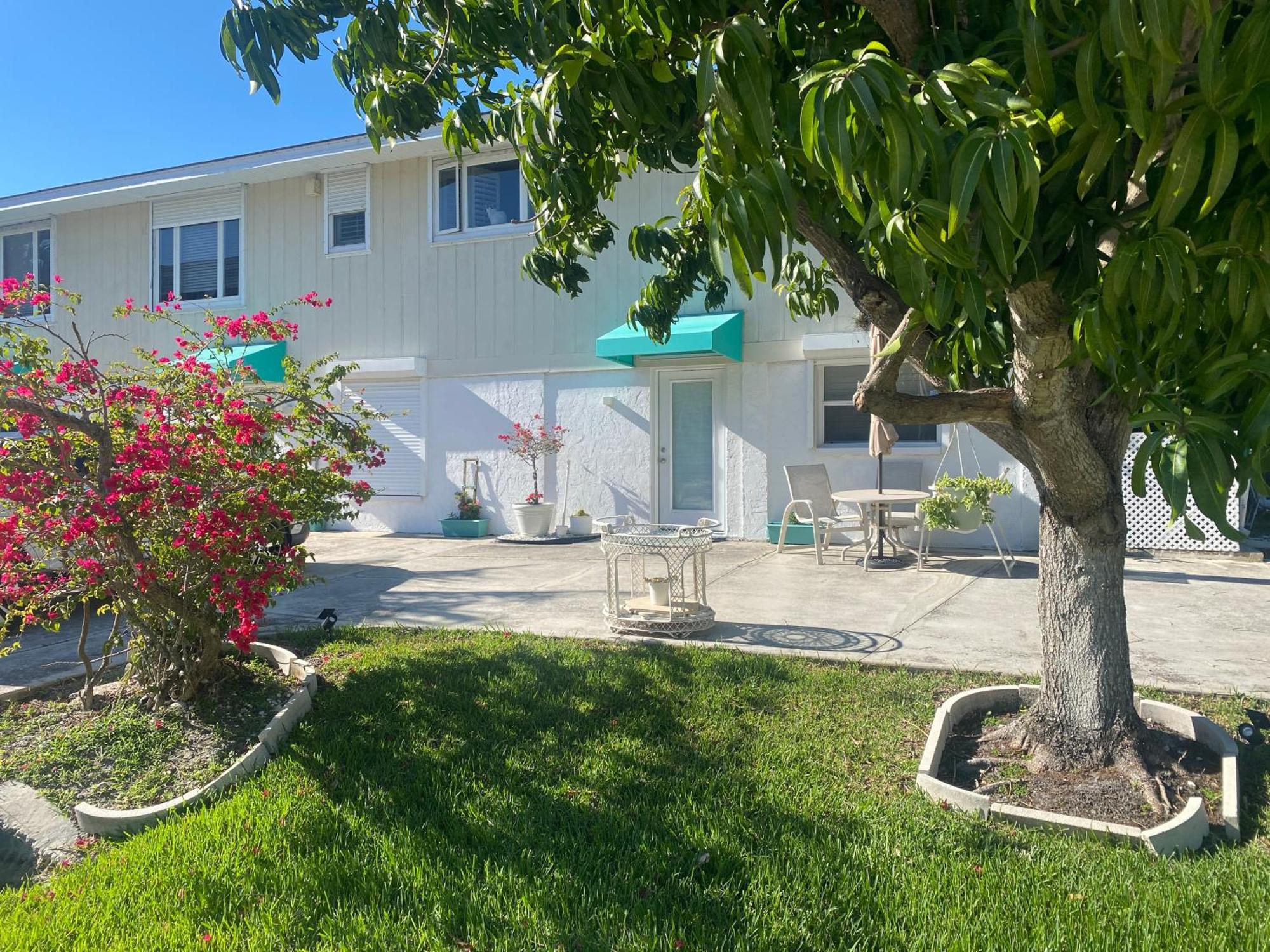 Apartment Closest 1br To Vanderbilt Beach, Full Kitchen With Dishwasher, New! *