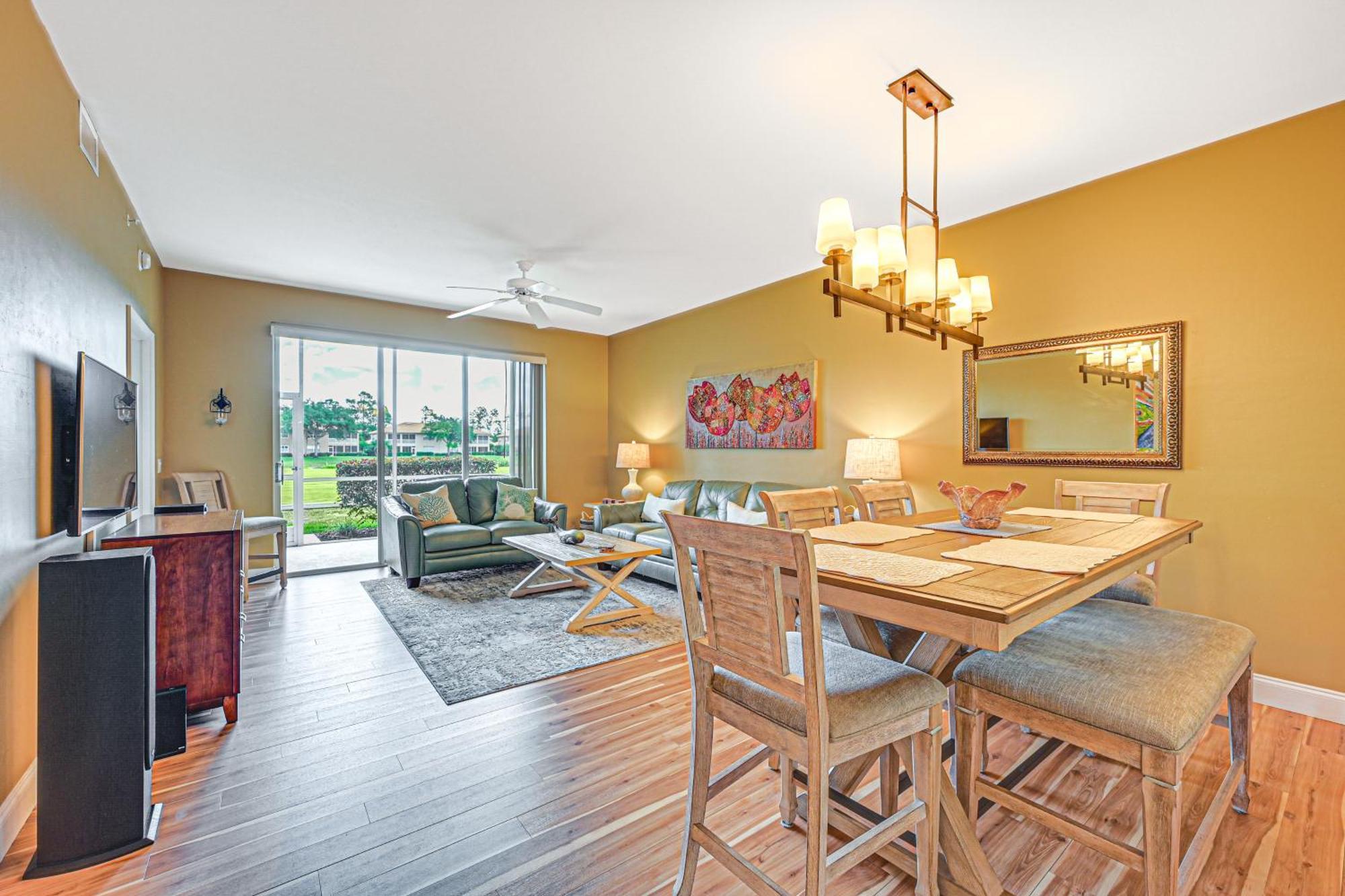 Townhome With Screened Patio! Holiday home *