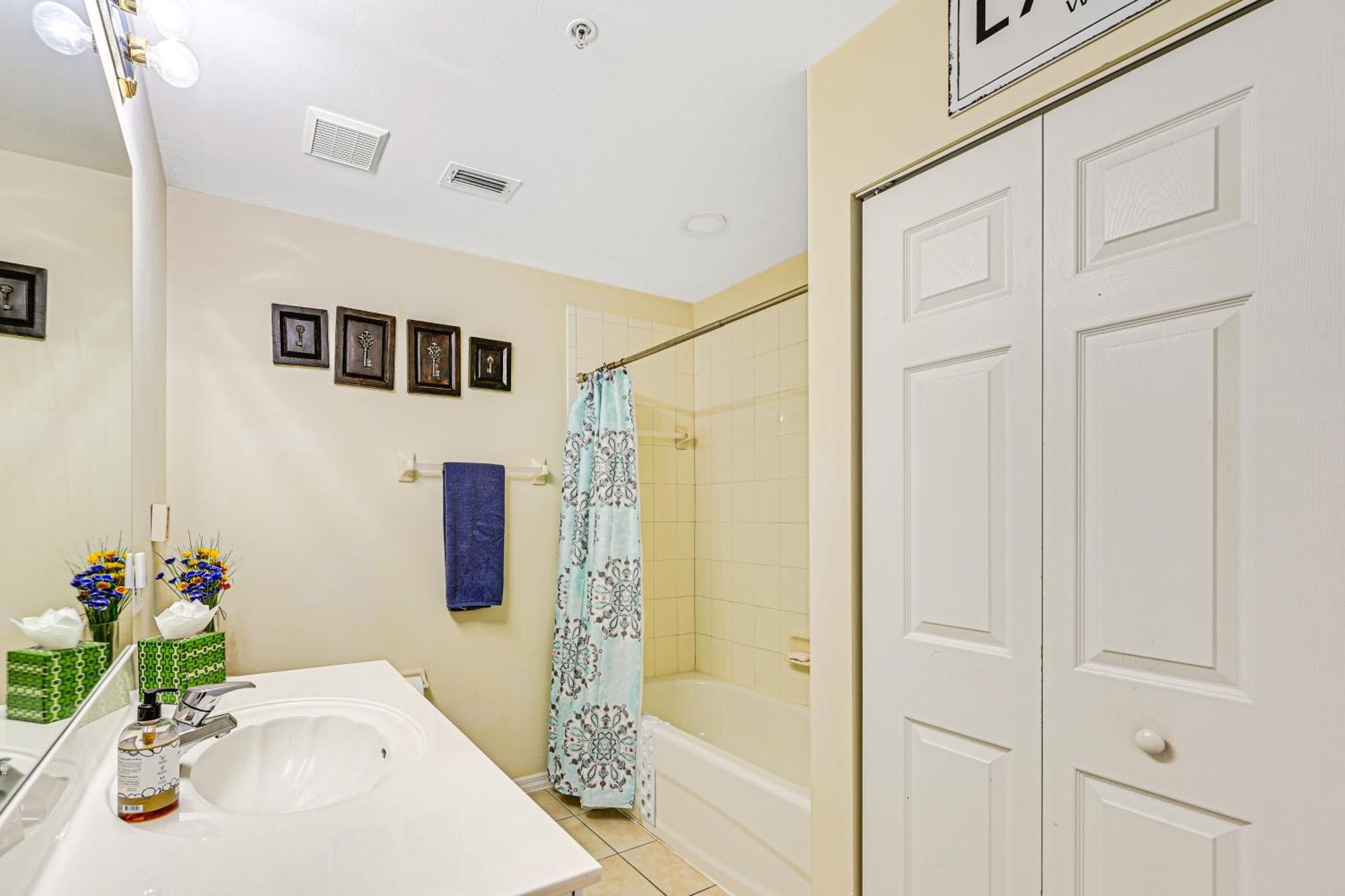 Townhome With Screened Patio! Holiday home *