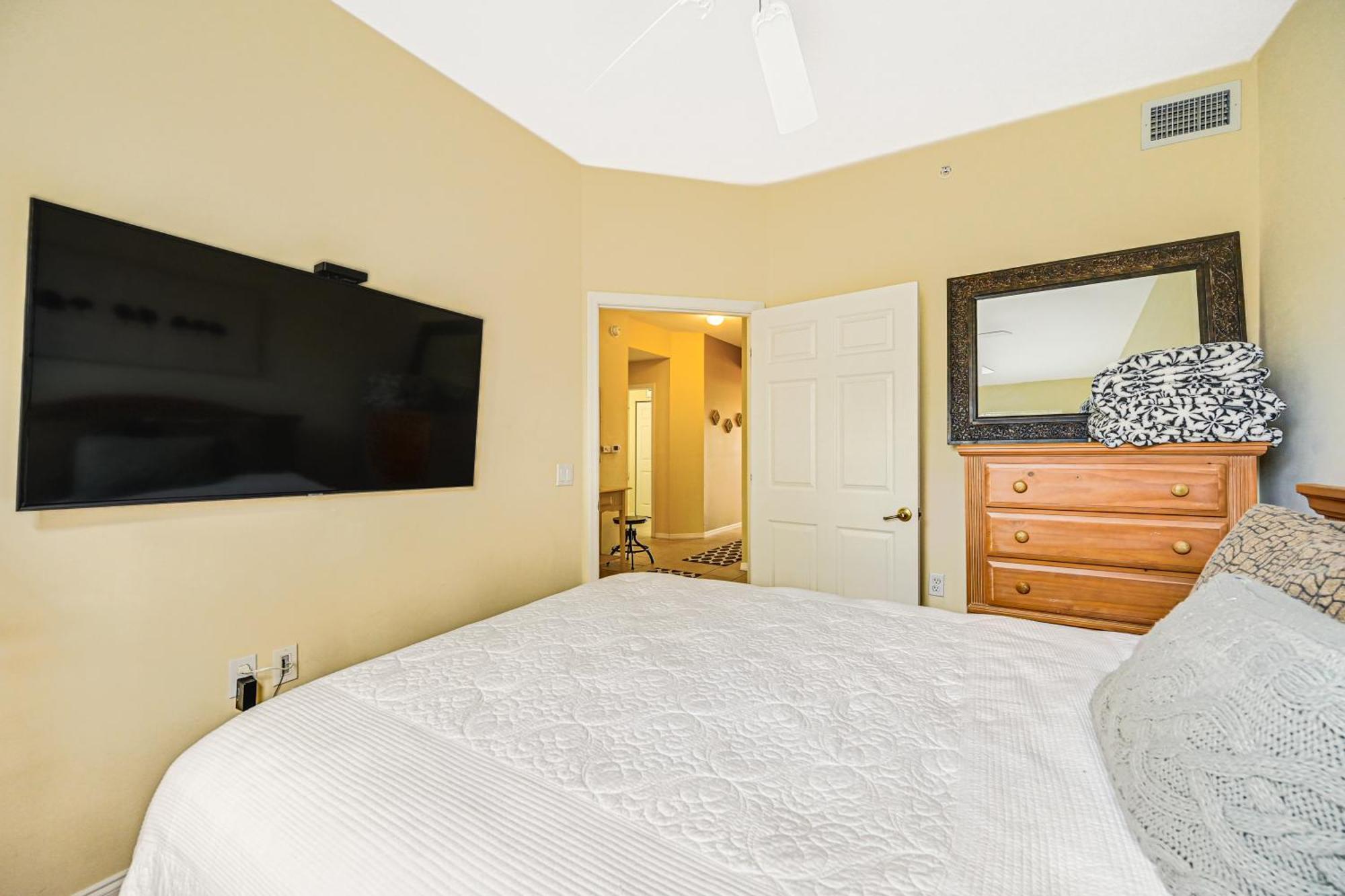 Townhome With Screened Patio! Naples