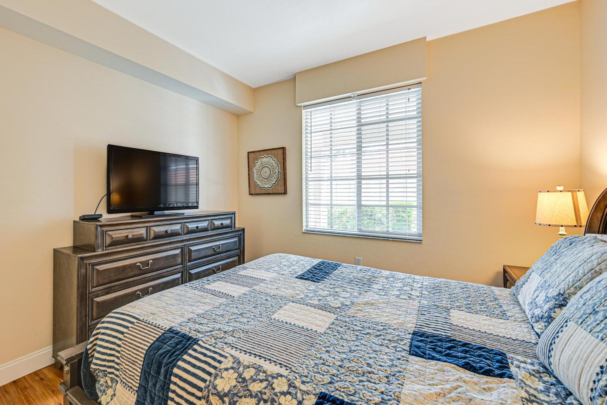Holiday home Townhome With Screened Patio!