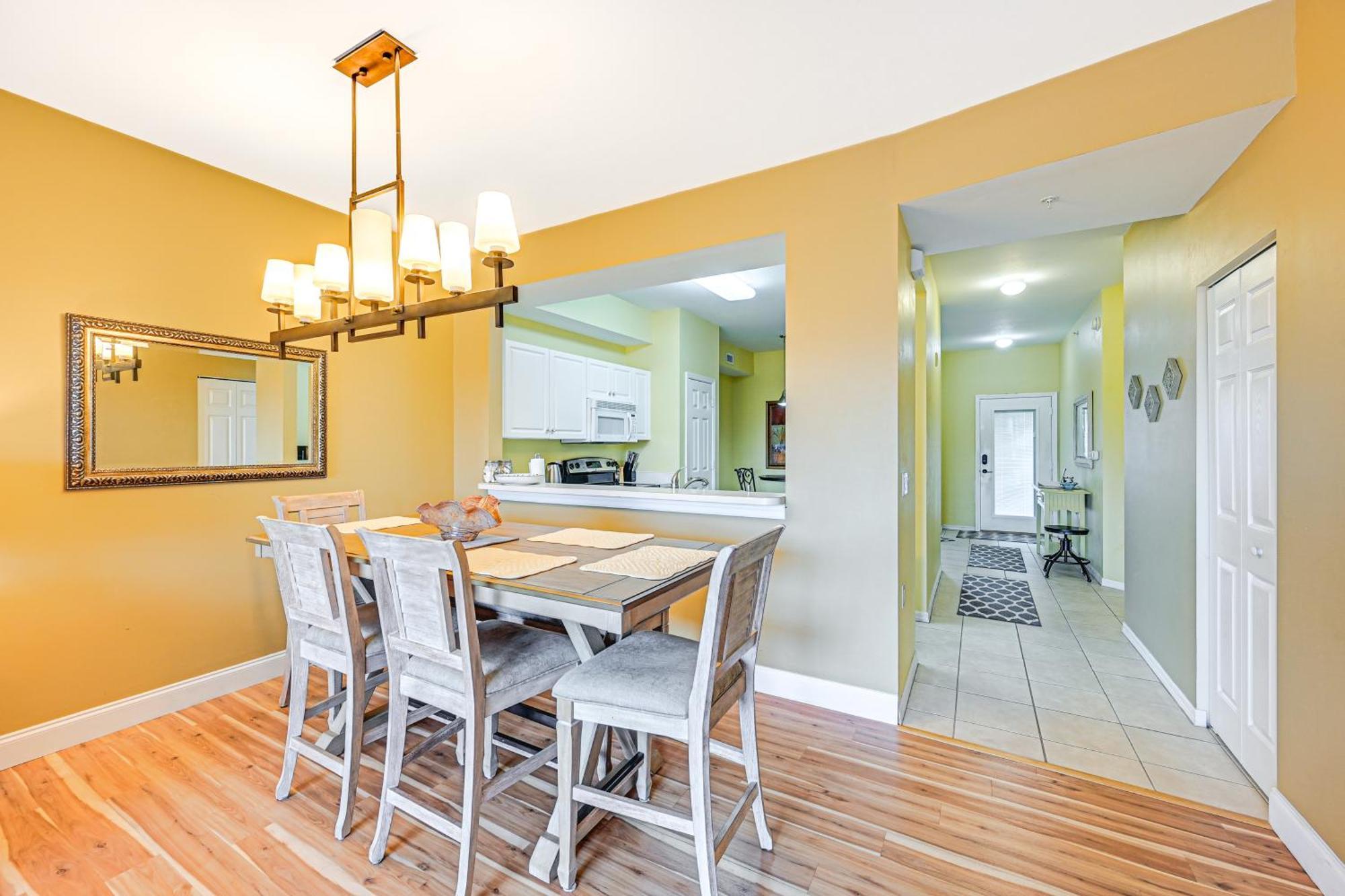 Holiday home Townhome With Screened Patio!