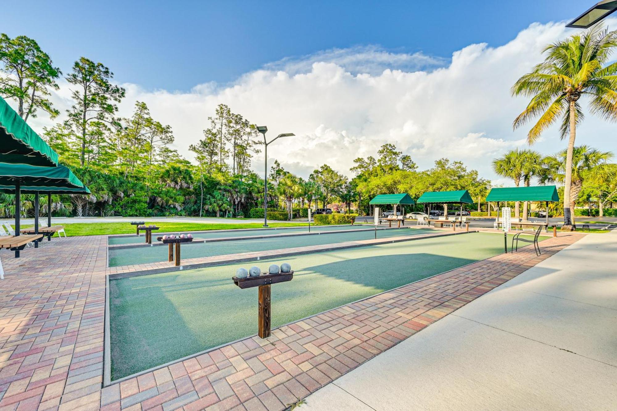 Townhome With Screened Patio! Holiday home