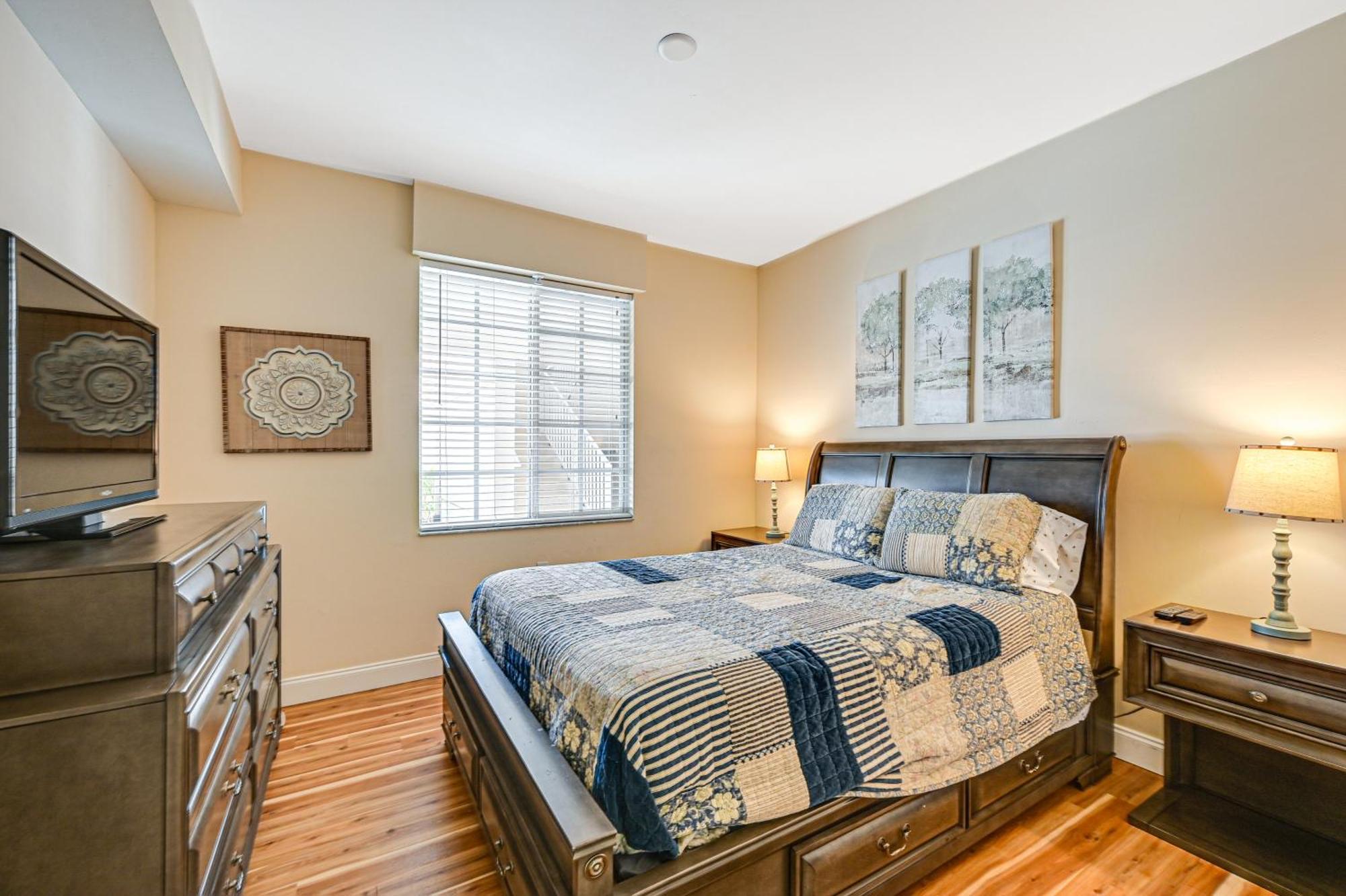 Townhome With Screened Patio! * Naples
