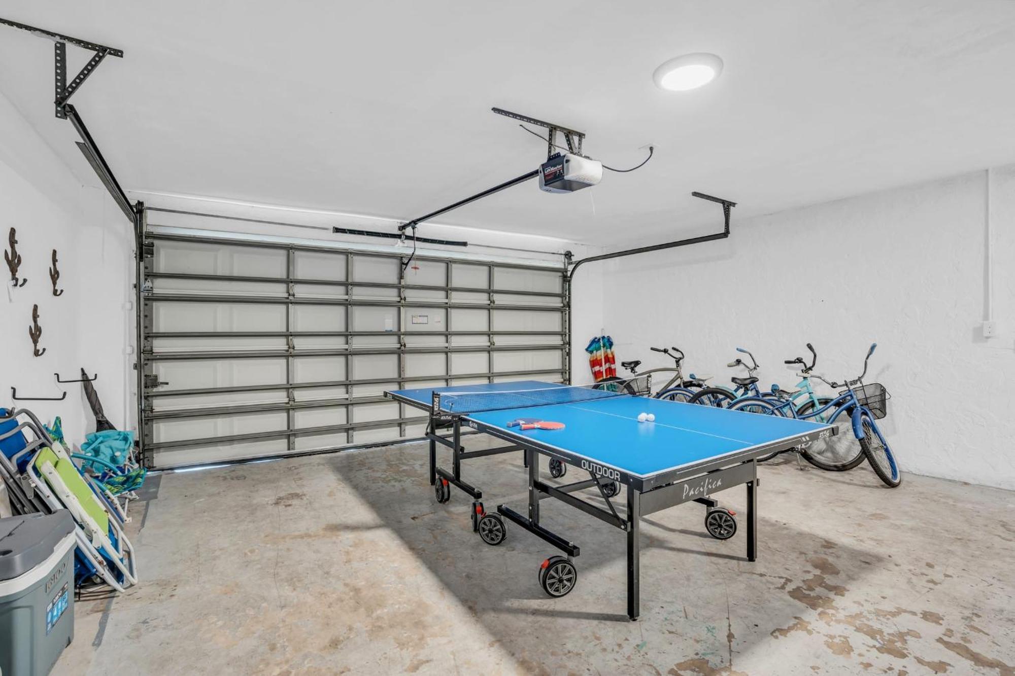 Salt Water Heated Pool With A Tiki Bar, A Garage Game And 4 Bikes Naples